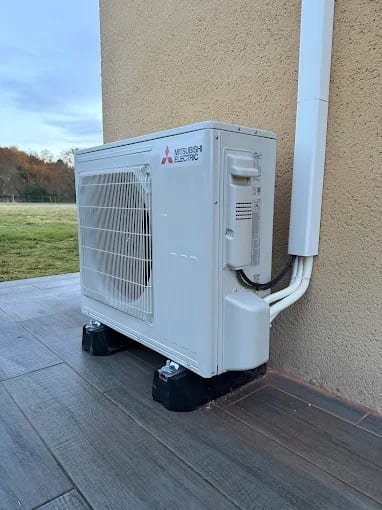 Installation d'une unité extérieure Mitsubishi Electric sur terrasse à Dax